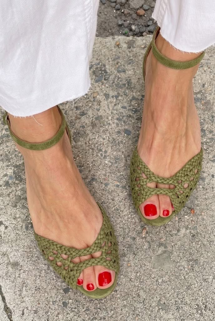 Isadora | Golden Woven Sandals
