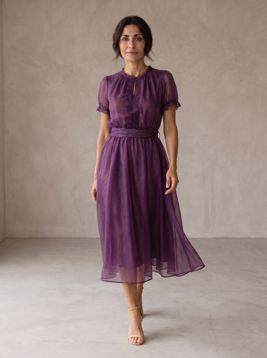 Flavia | Maxi Dress with Teardrop Neckline and Lace Trim